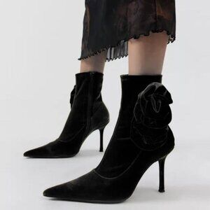 NWOB Jeffrey Campbell Florette Velvet Pointed Toe Sock Ankle Boots Tan size 6